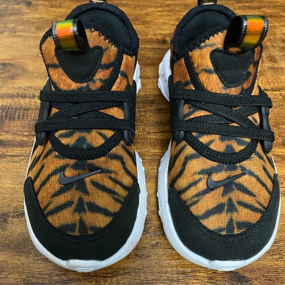 nike shoes tiger print